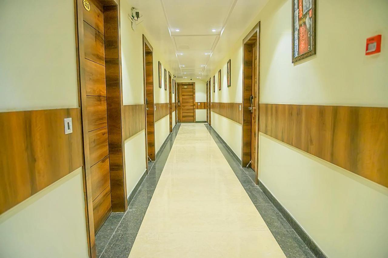 Hotel Hira Inn-10Mins From Railway Station & Bus Station Prayagraj Ngoại thất bức ảnh