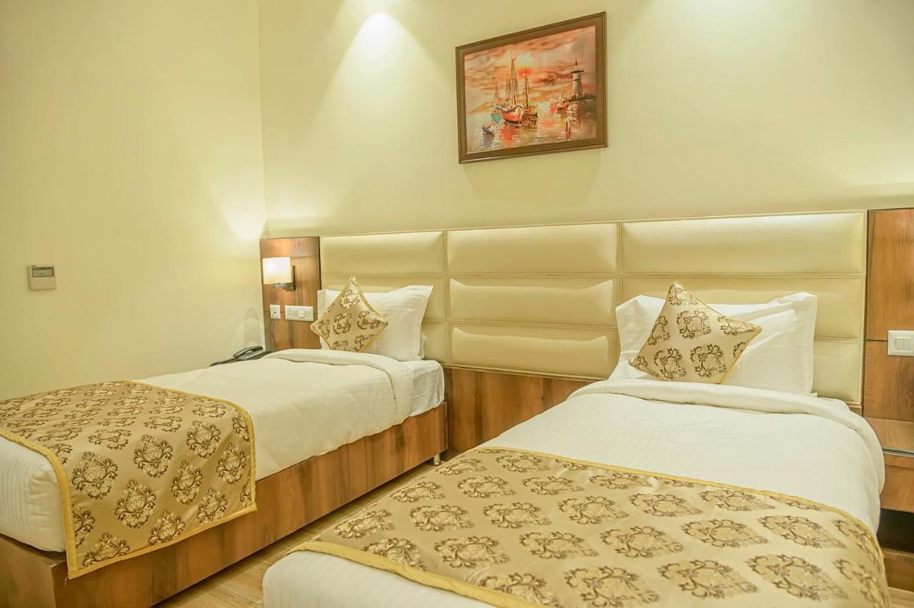 Hotel Hira Inn-10Mins From Railway Station & Bus Station Prayagraj Ngoại thất bức ảnh