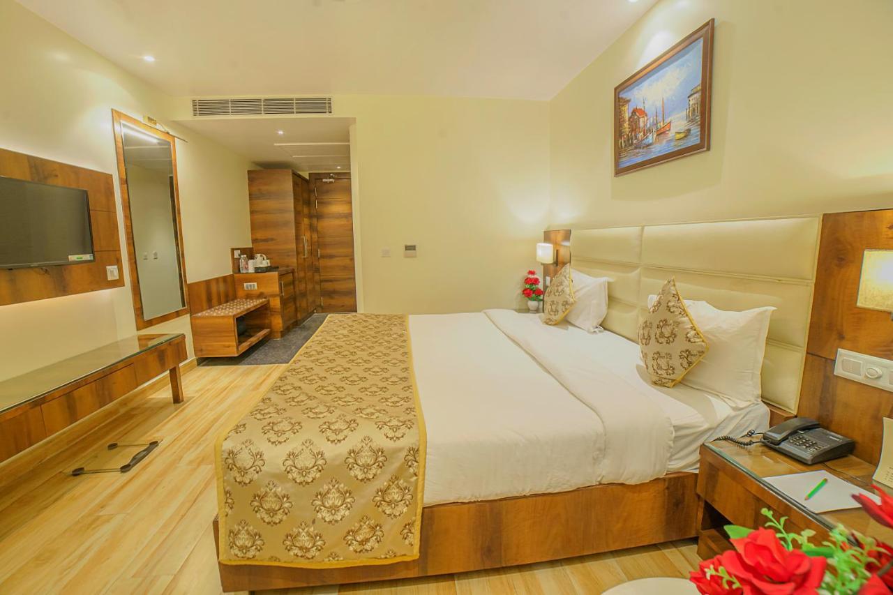 Hotel Hira Inn-10Mins From Railway Station & Bus Station Prayagraj Ngoại thất bức ảnh